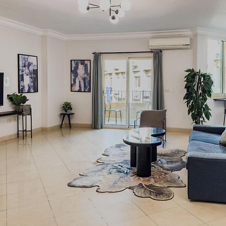 Distinct & Decent 2 Bdr Apt Steps From Nightlife And Airport Kairo Eksteriør bilde