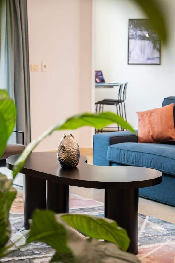 Distinct & Decent 2 Bdr Apt Steps From Nightlife And Airport Kairo Eksteriør bilde