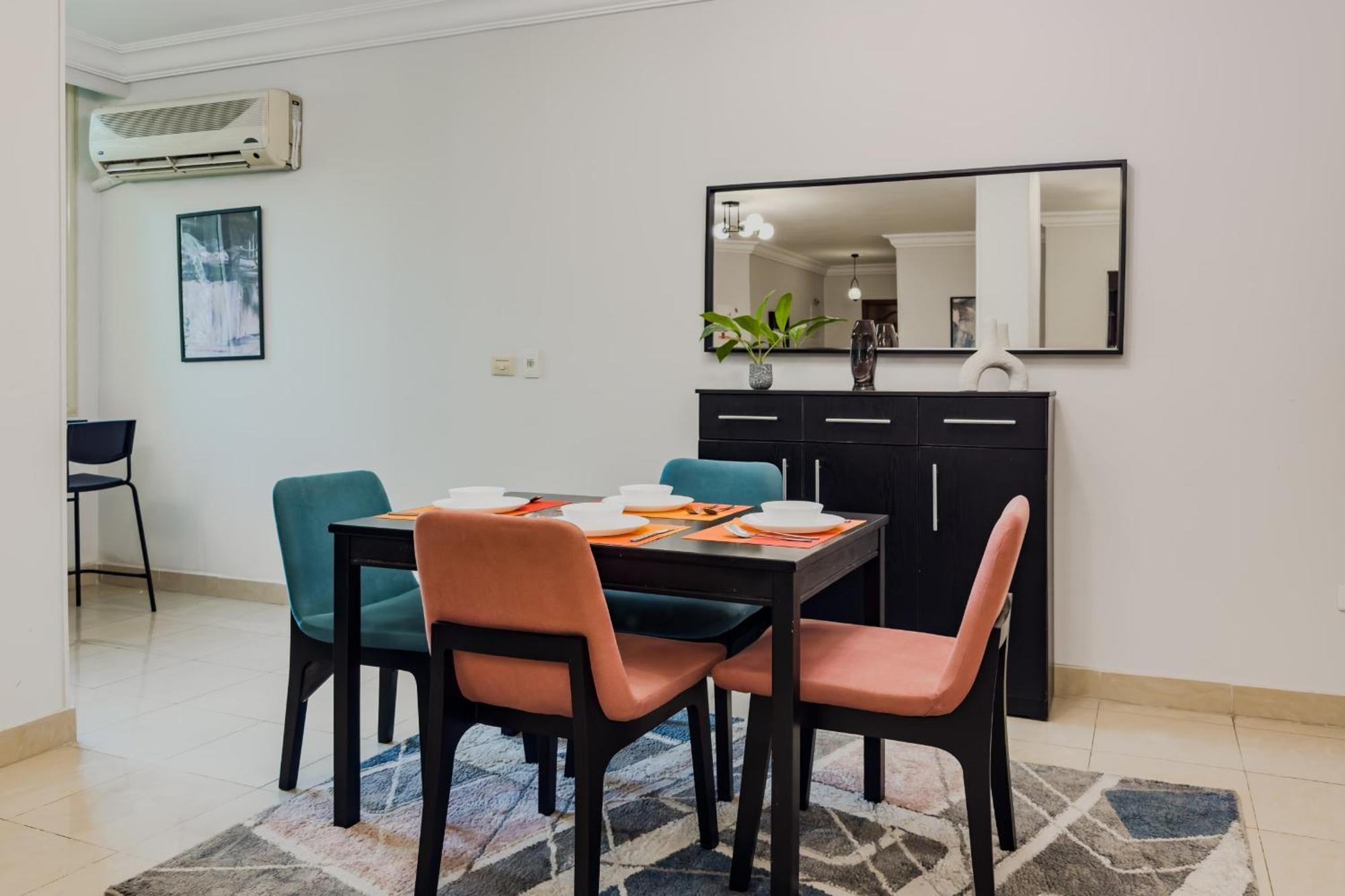 Distinct & Decent 2 Bdr Apt Steps From Nightlife And Airport Kairo Eksteriør bilde