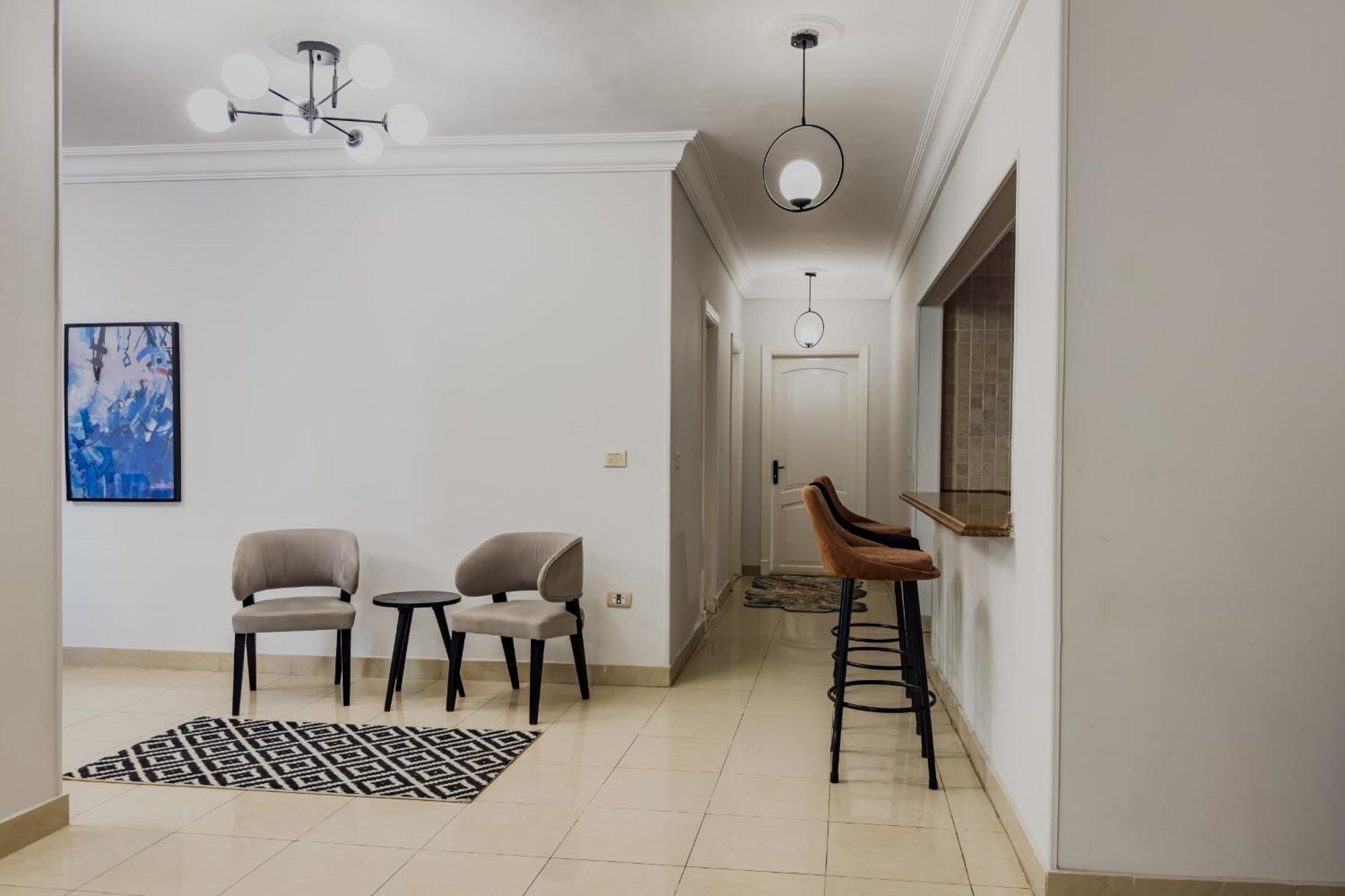 Distinct & Decent 2 Bdr Apt Steps From Nightlife And Airport Kairo Eksteriør bilde